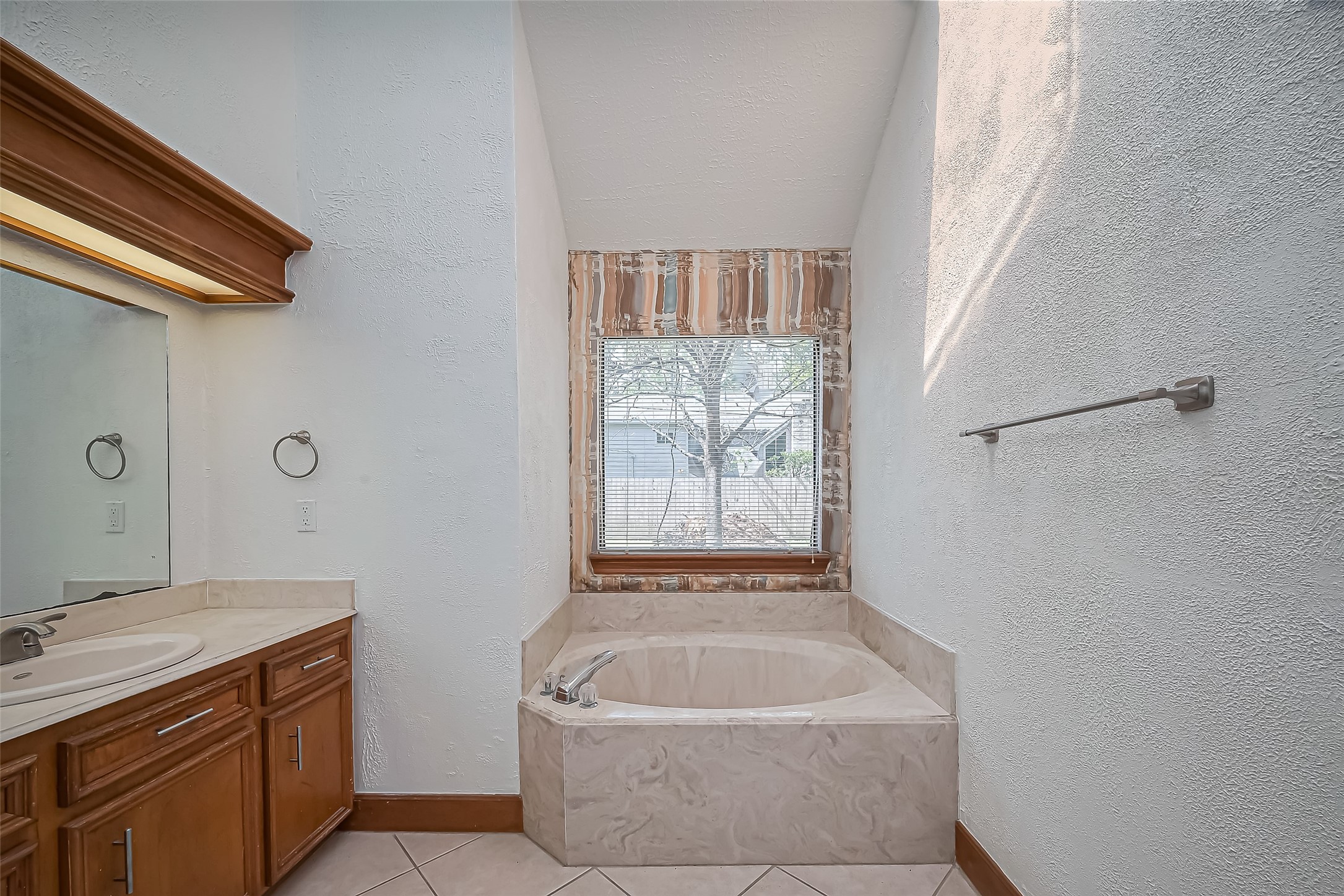 18307 Champion Forest Drive Property Photo 39