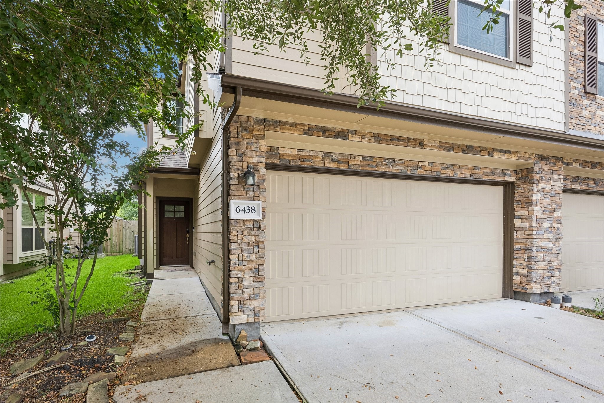6438 Stoney Creek Drive Property Photo 3