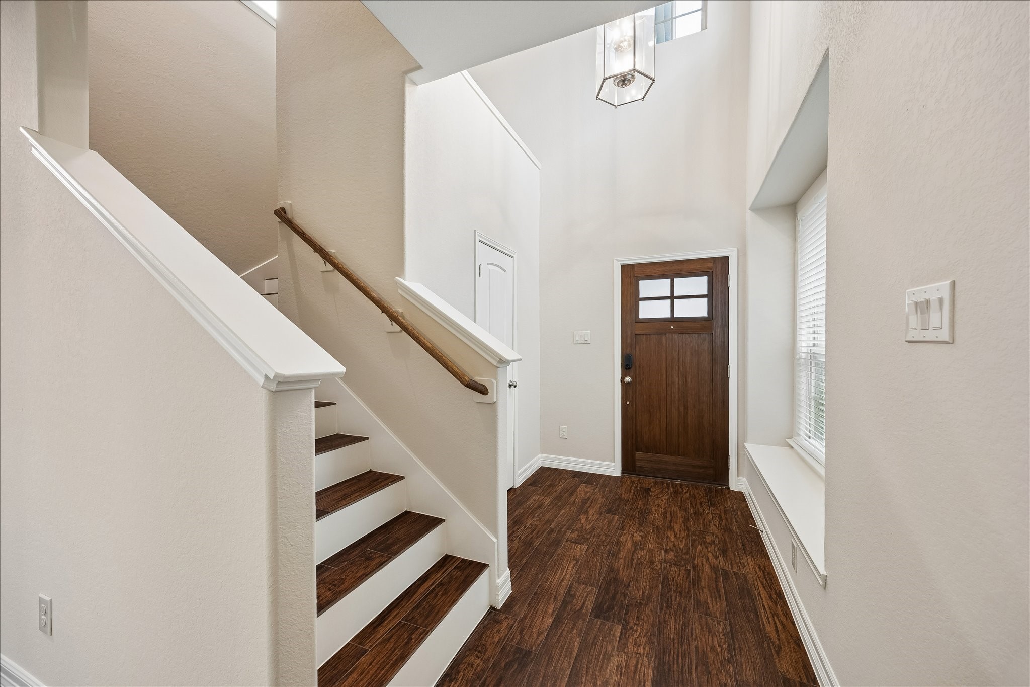 6438 Stoney Creek Drive Property Photo 4