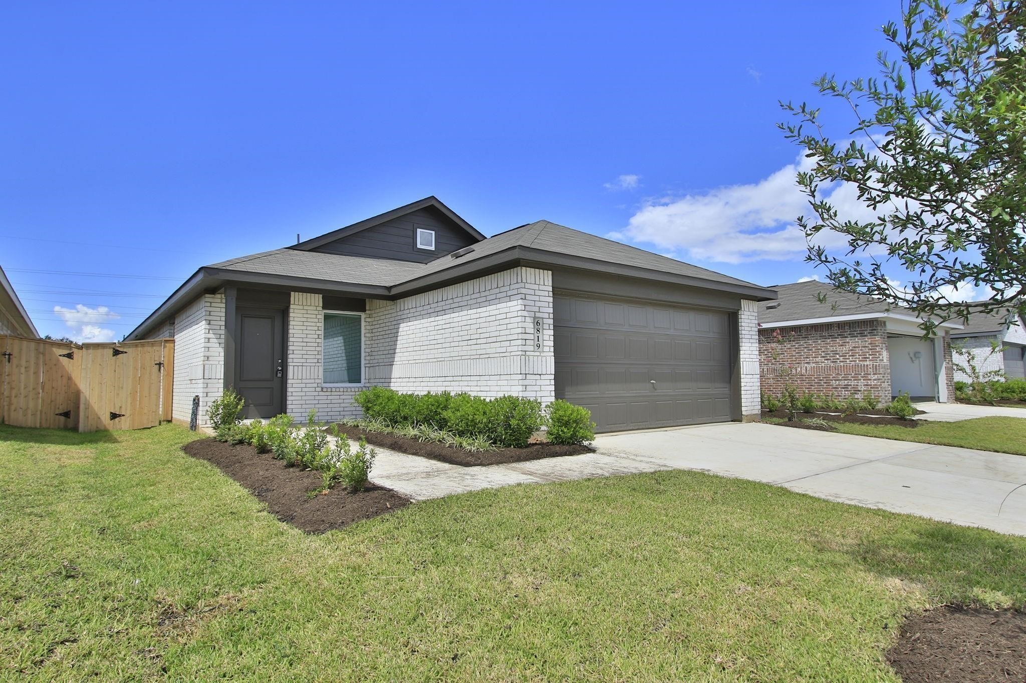 6827 Date Palm Drive Property Photo 1