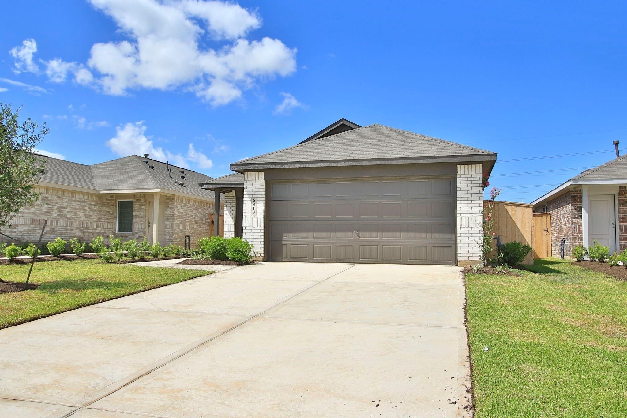 6827 Date Palm Drive Property Photo 2