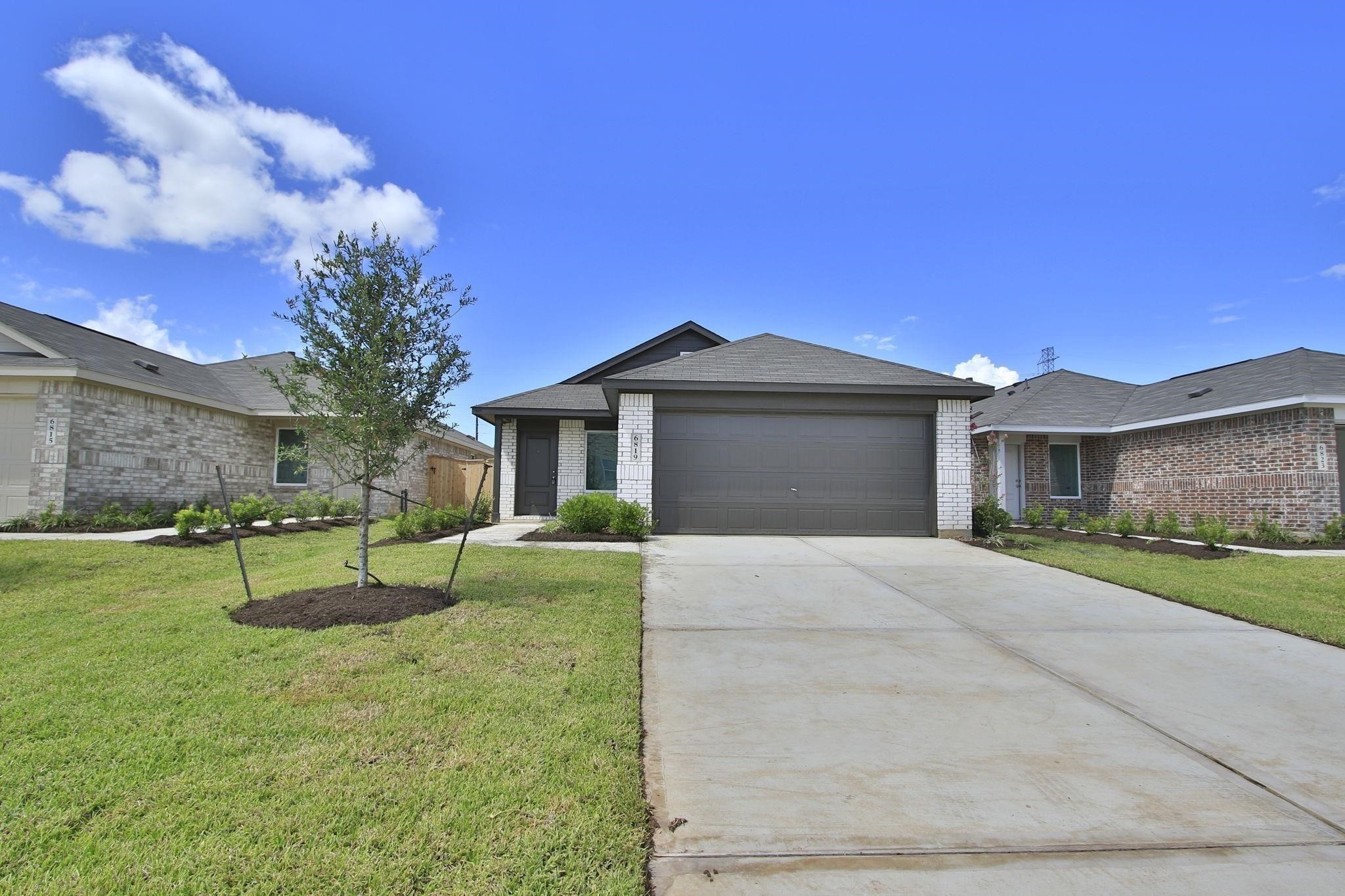 6827 Date Palm Drive Property Photo 3