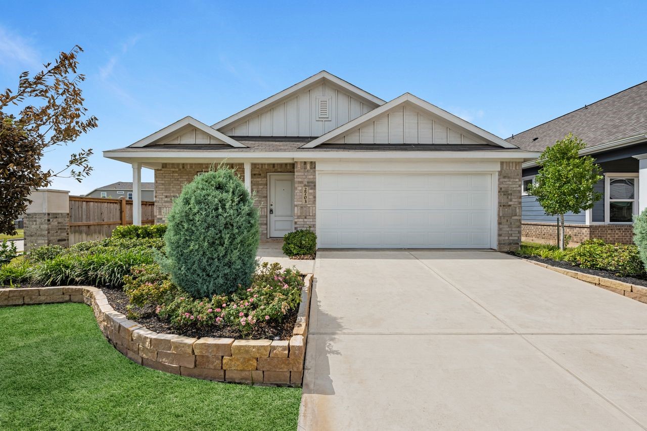 2703 Crested Creek Lane Property Photo 1