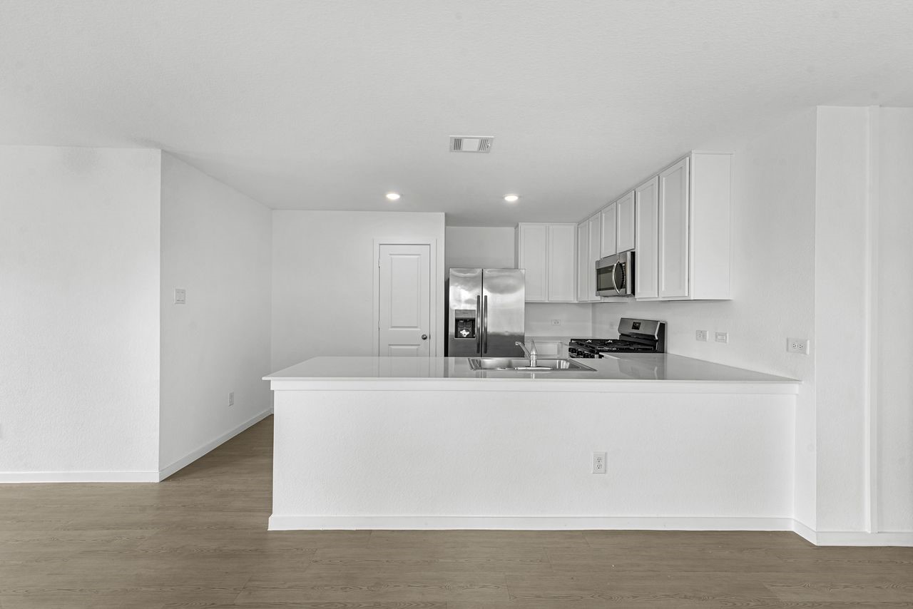2703 Crested Creek Lane Property Photo 3