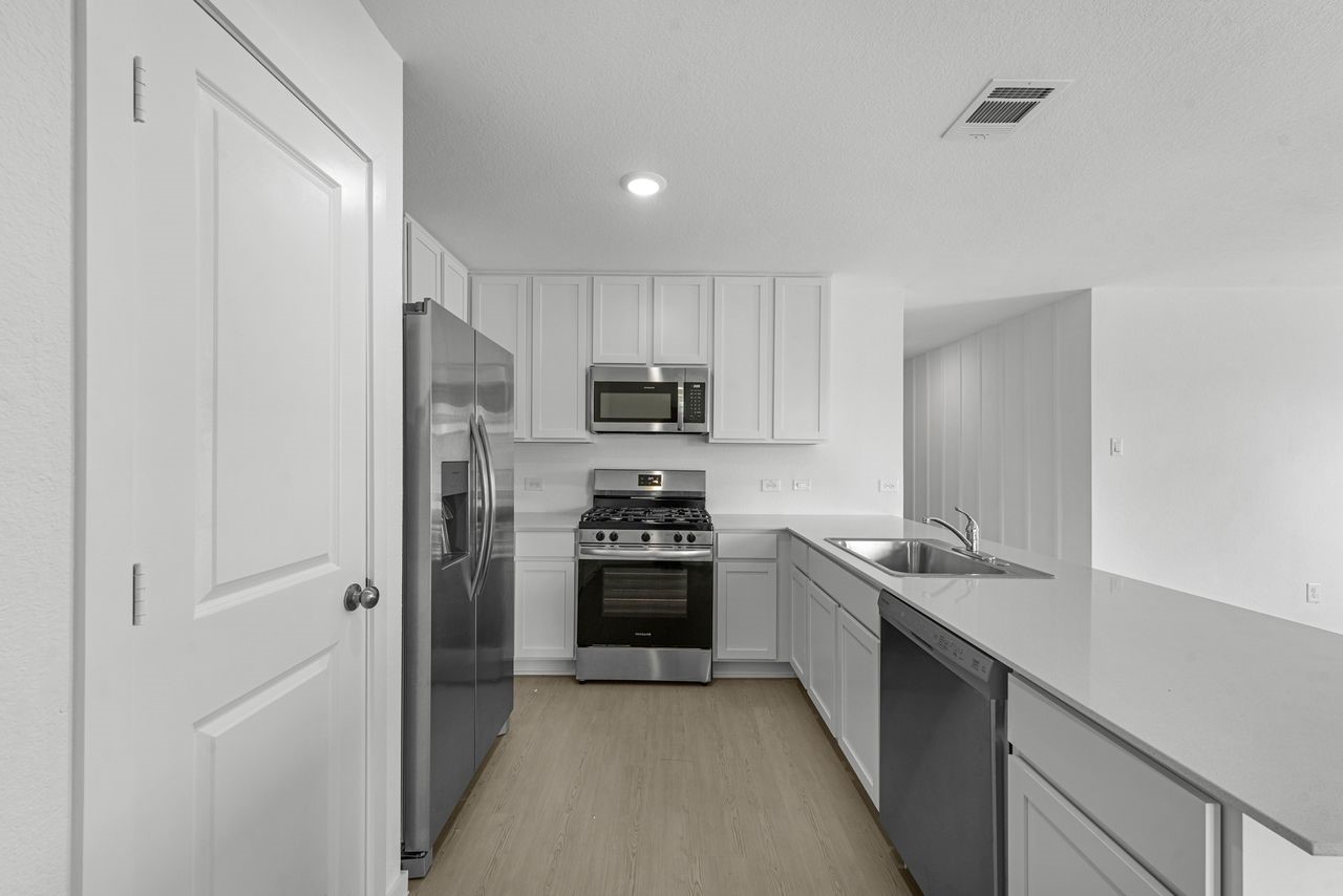 2703 Crested Creek Lane Property Photo 4