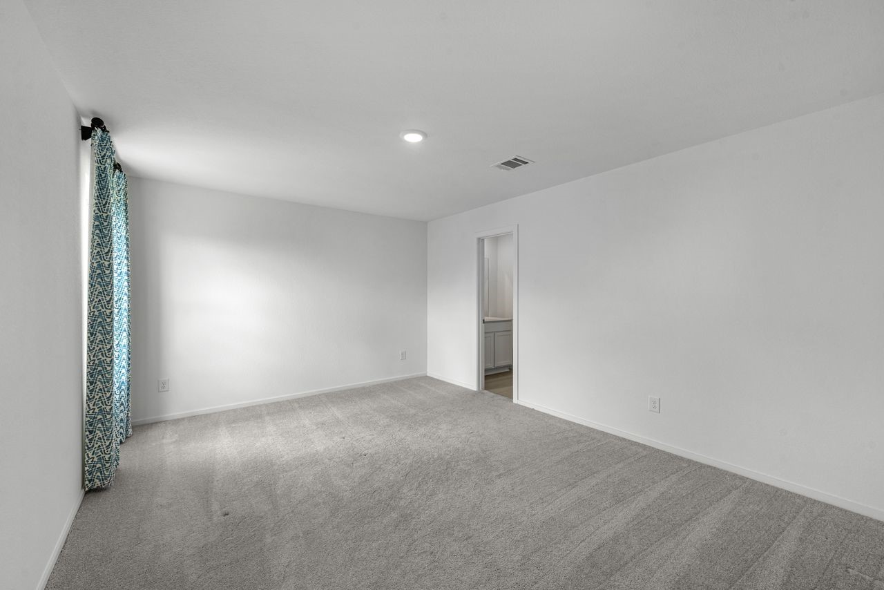 2703 Crested Creek Lane Property Photo 9