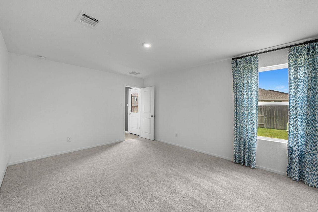 2703 Crested Creek Lane Property Photo 10