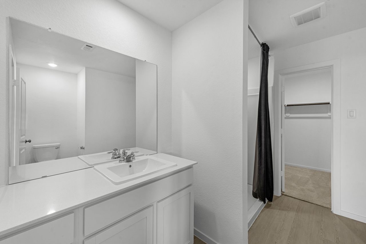 2703 Crested Creek Lane Property Photo 12