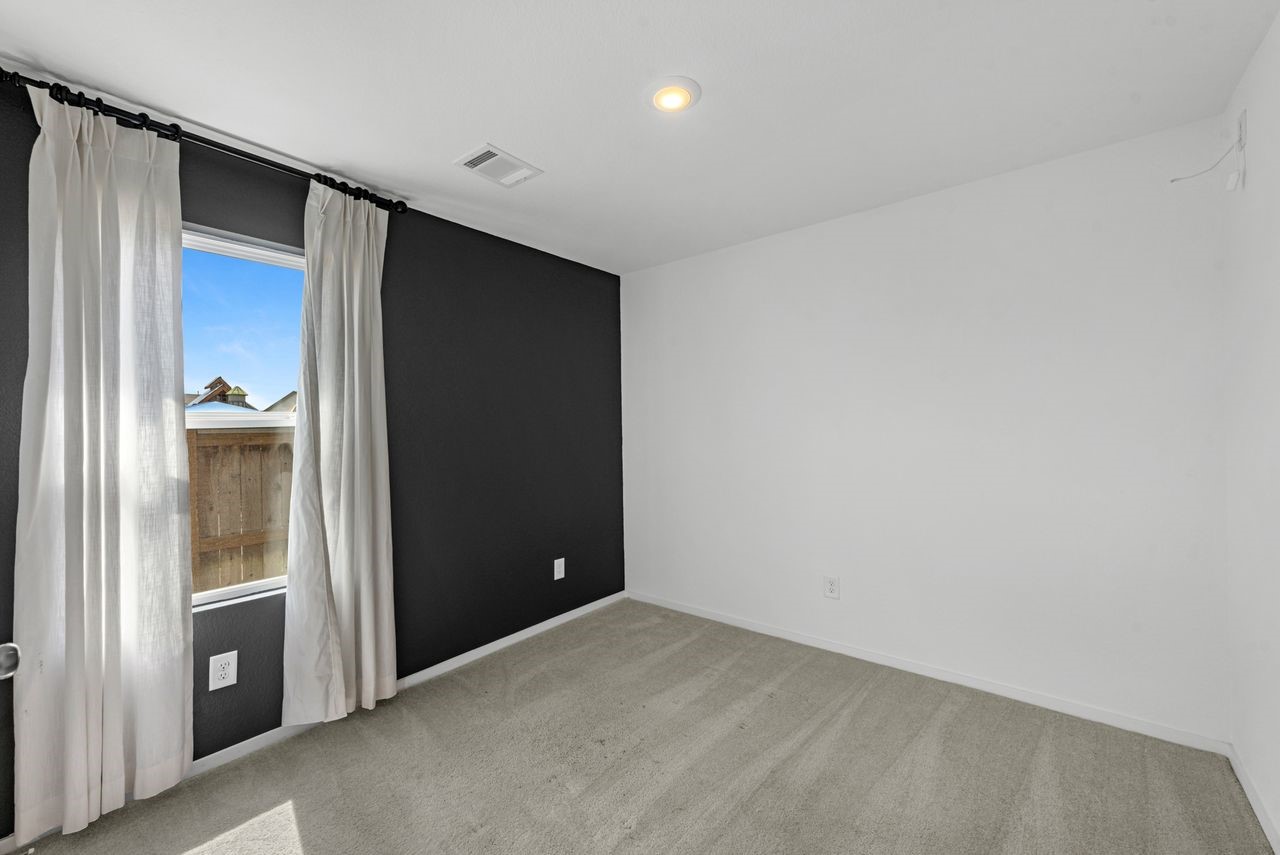 2703 Crested Creek Lane Property Photo 15