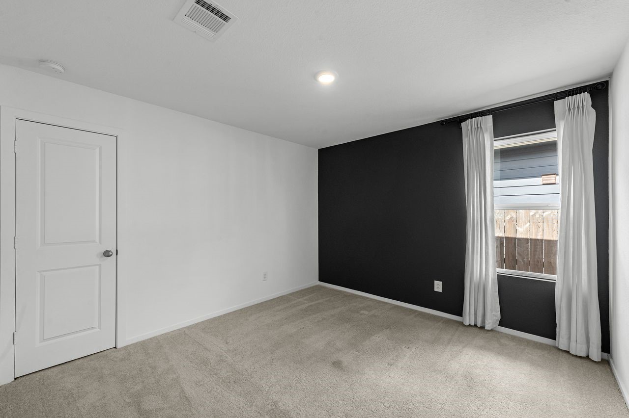 2703 Crested Creek Lane Property Photo 16