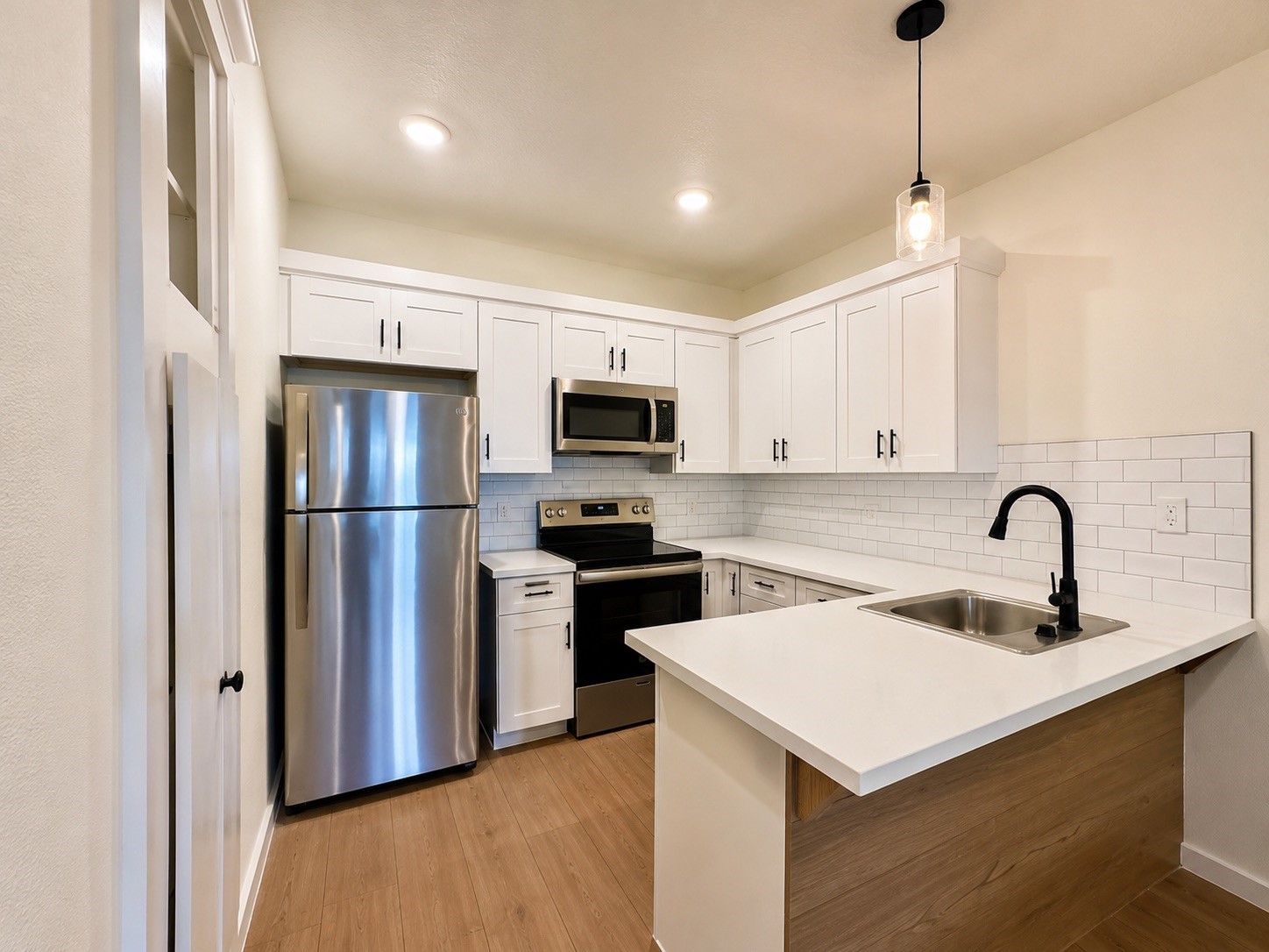 4107 Lark Lane B Property Photo 2