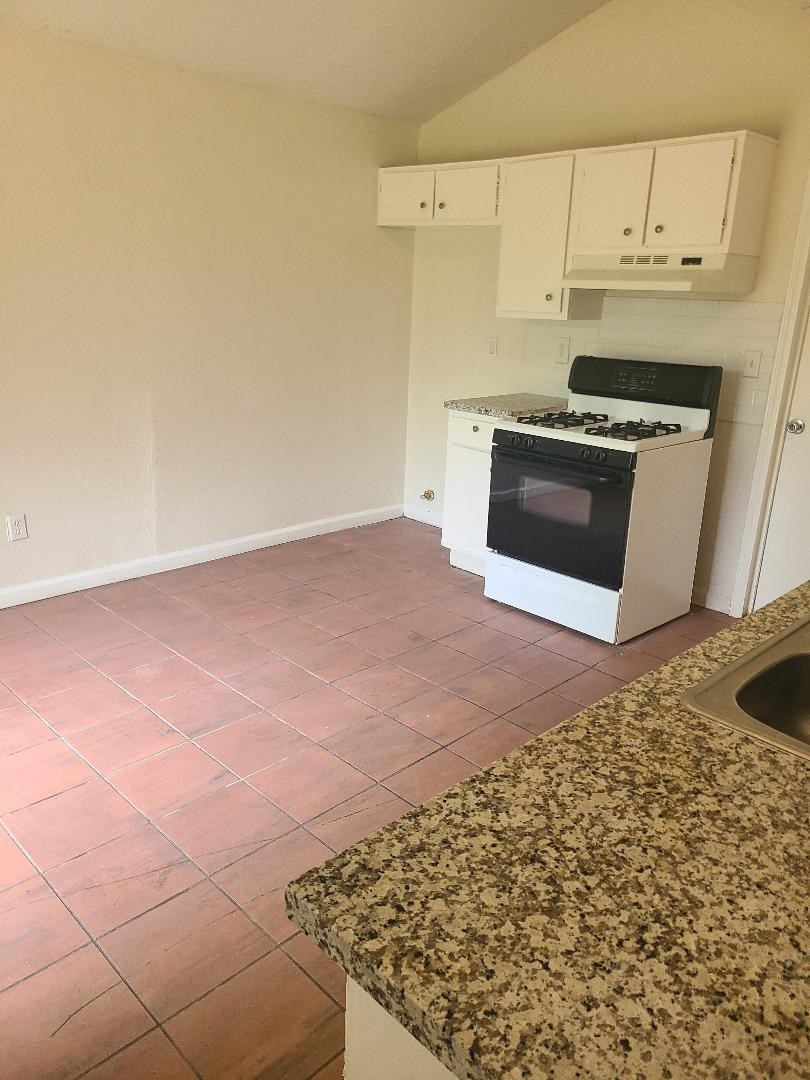 12823 Glenhollow Drive Property Photo 3
