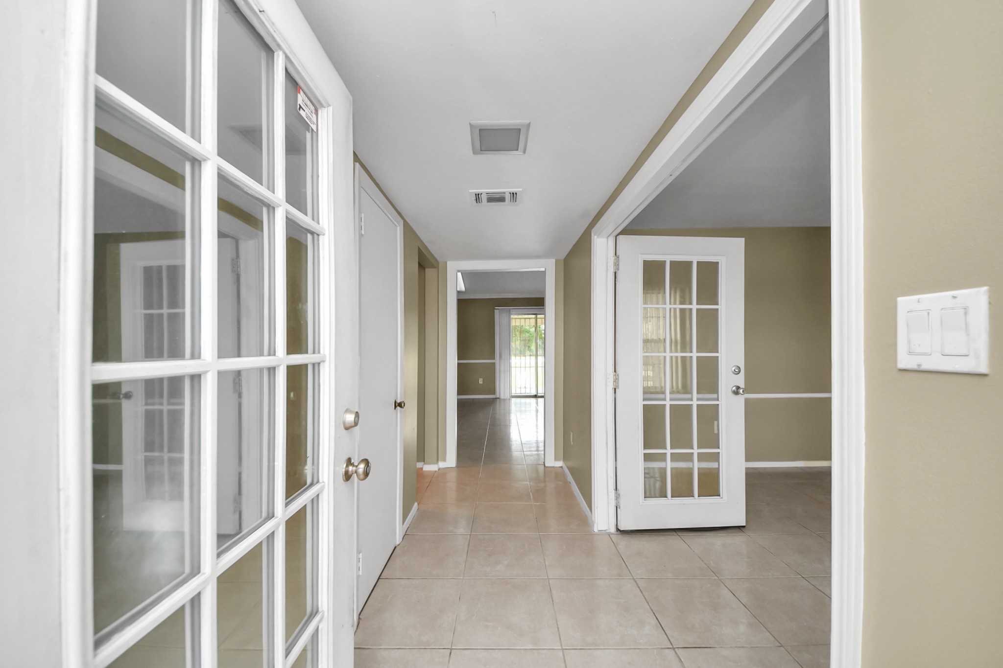 811 Hillcrest Drive Property Photo 6