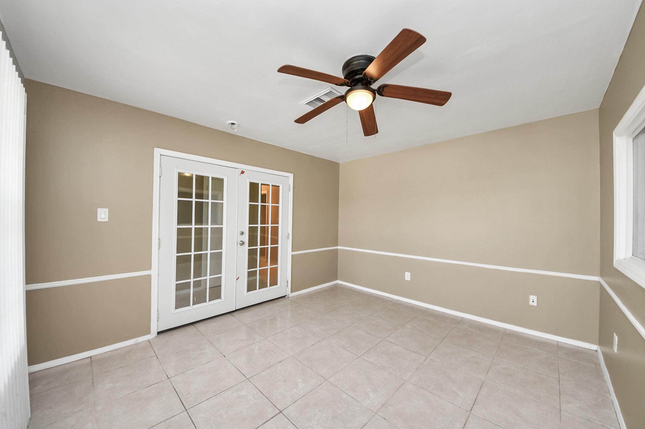 811 Hillcrest Drive Property Photo 8