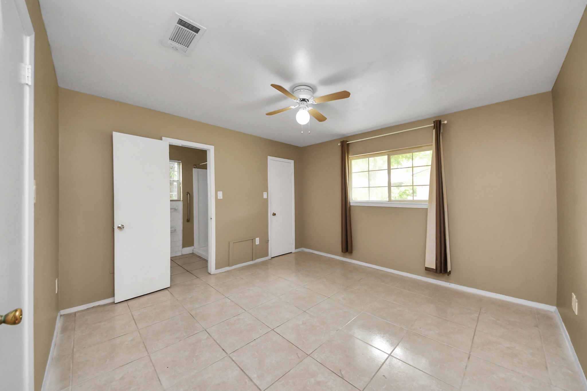 811 Hillcrest Drive Property Photo 14