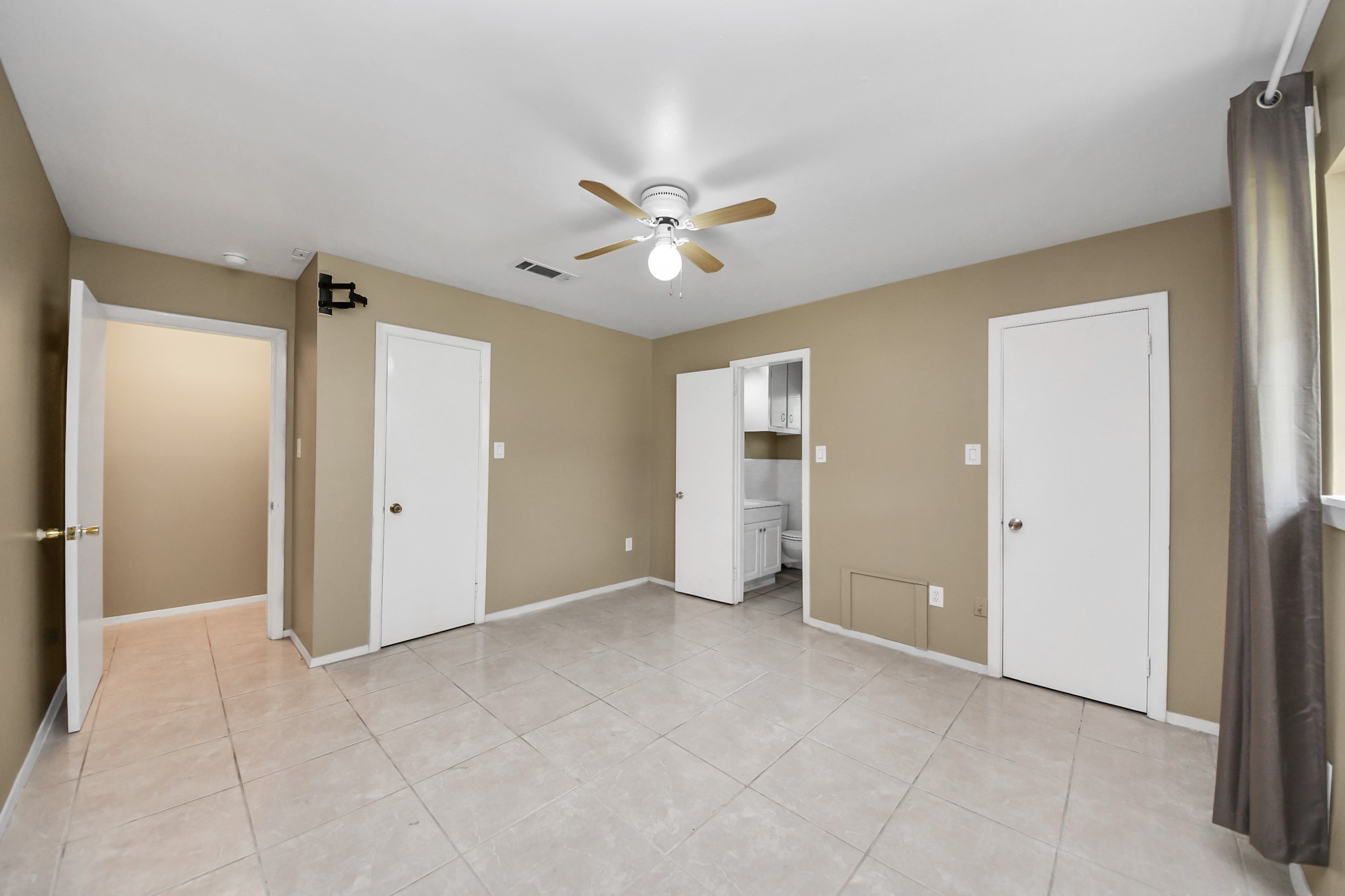 811 Hillcrest Drive Property Photo 15