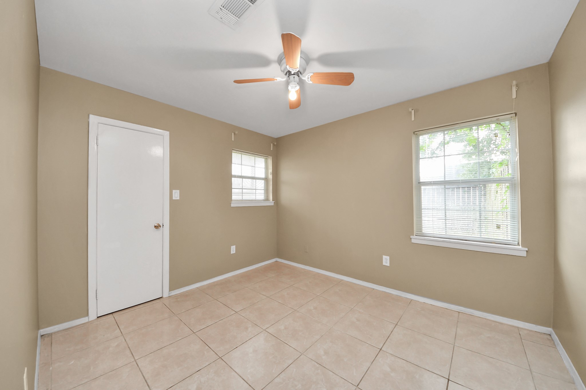 811 Hillcrest Drive Property Photo 20