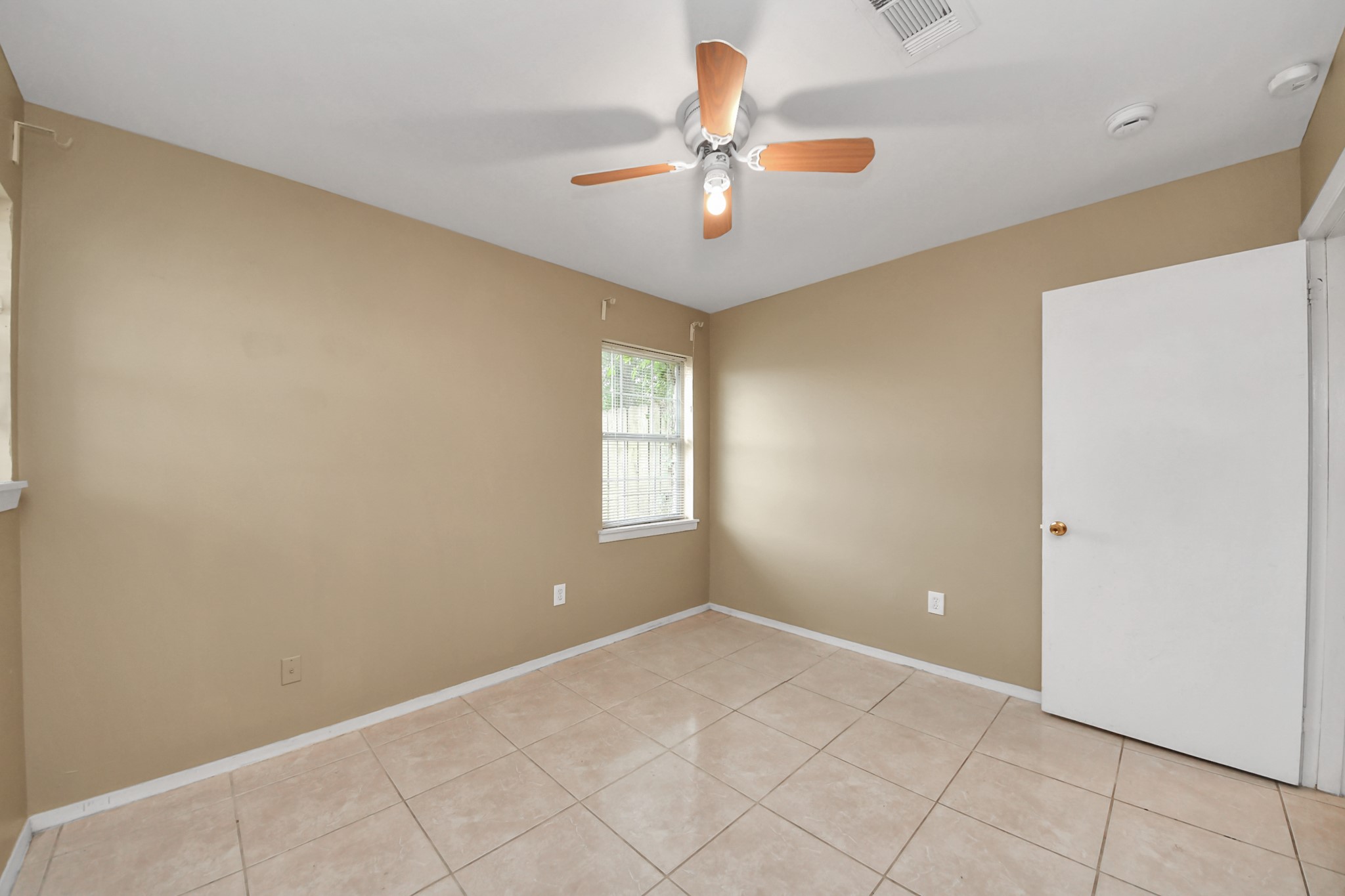 811 Hillcrest Drive Property Photo 23