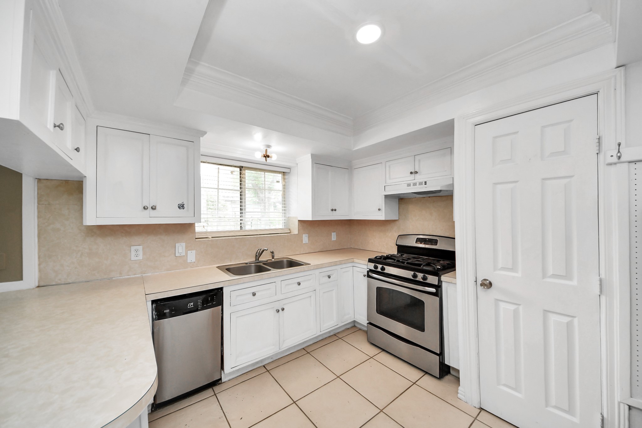 811 Hillcrest Drive Property Photo 27