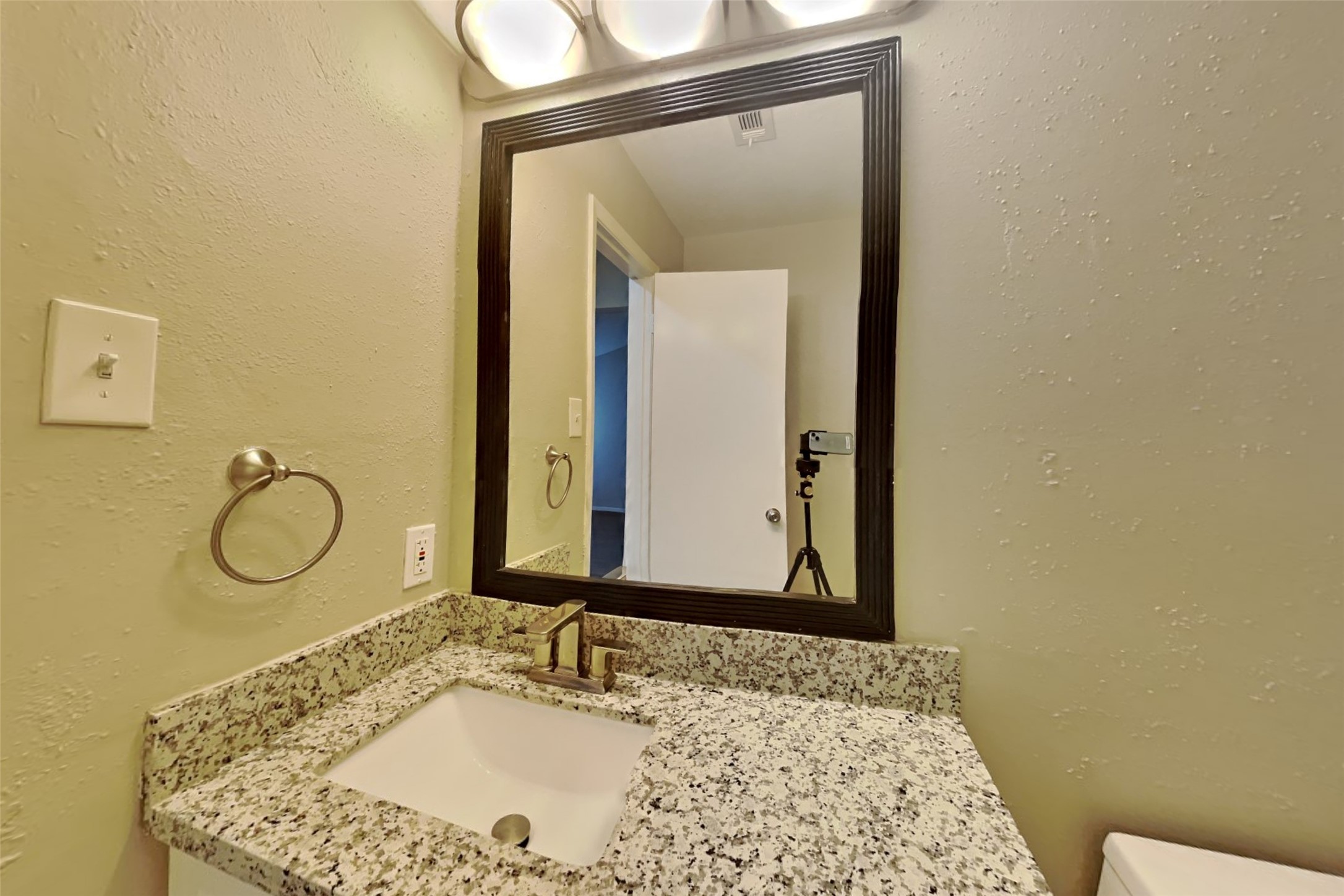22702 Market Square Lane Property Photo 15