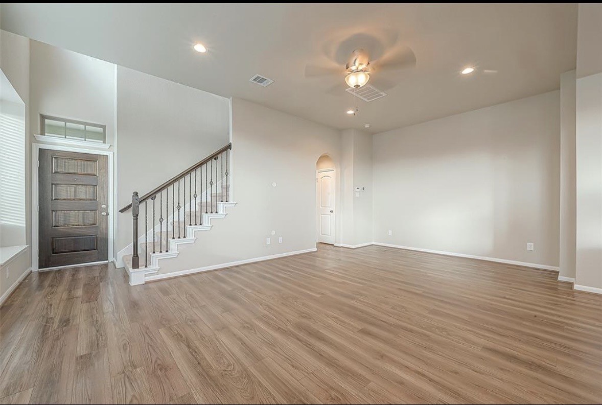 8700 Laurel Crest Drive Property Photo 5