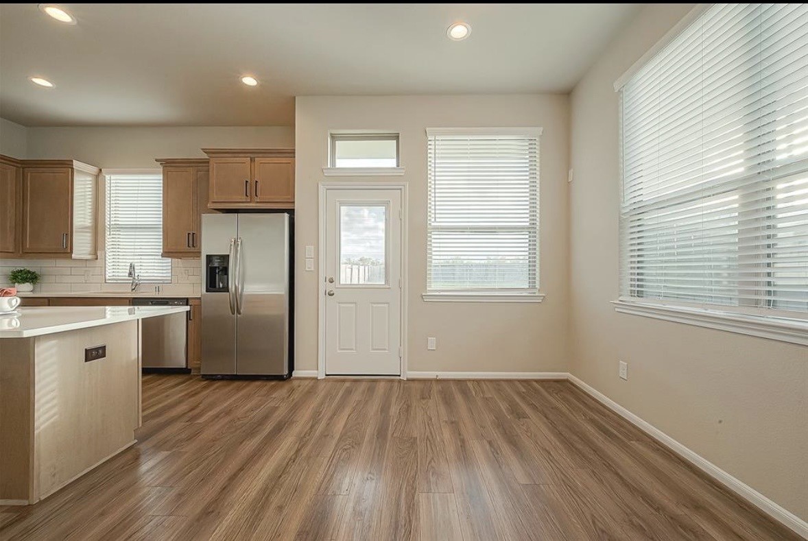 8700 Laurel Crest Drive Property Photo 11