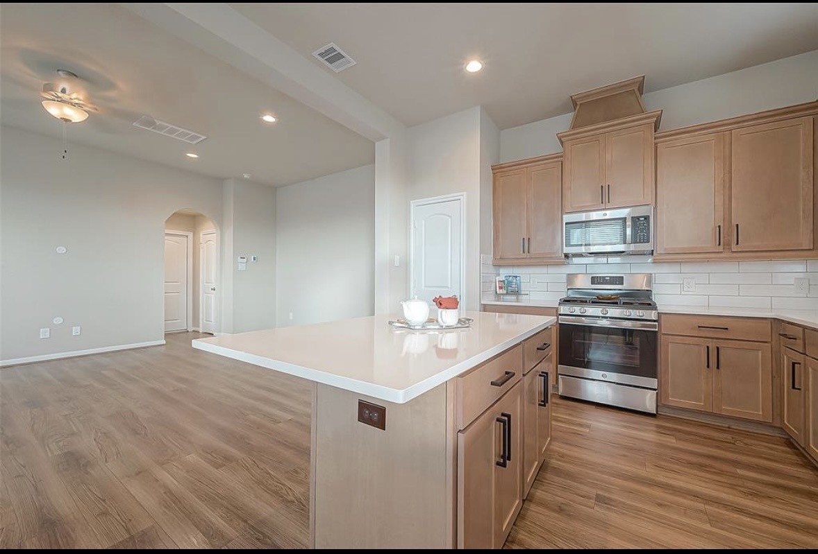 8700 Laurel Crest Drive Property Photo 12