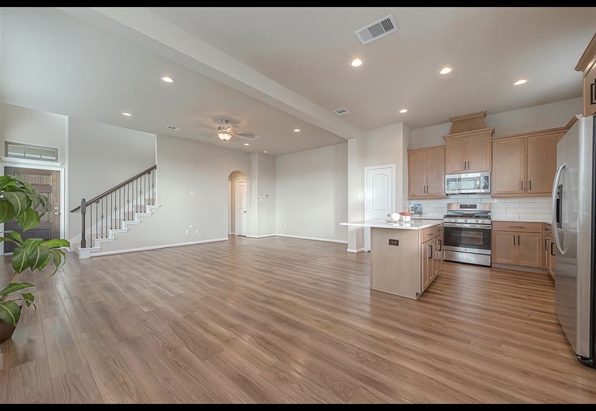 8700 Laurel Crest Drive Property Photo 14
