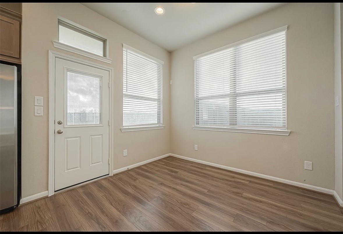 8700 Laurel Crest Drive Property Photo 15