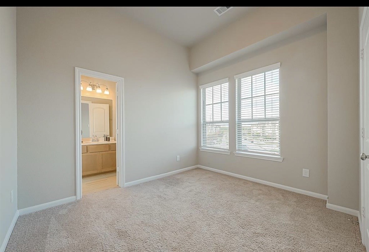 8700 Laurel Crest Drive Property Photo 16
