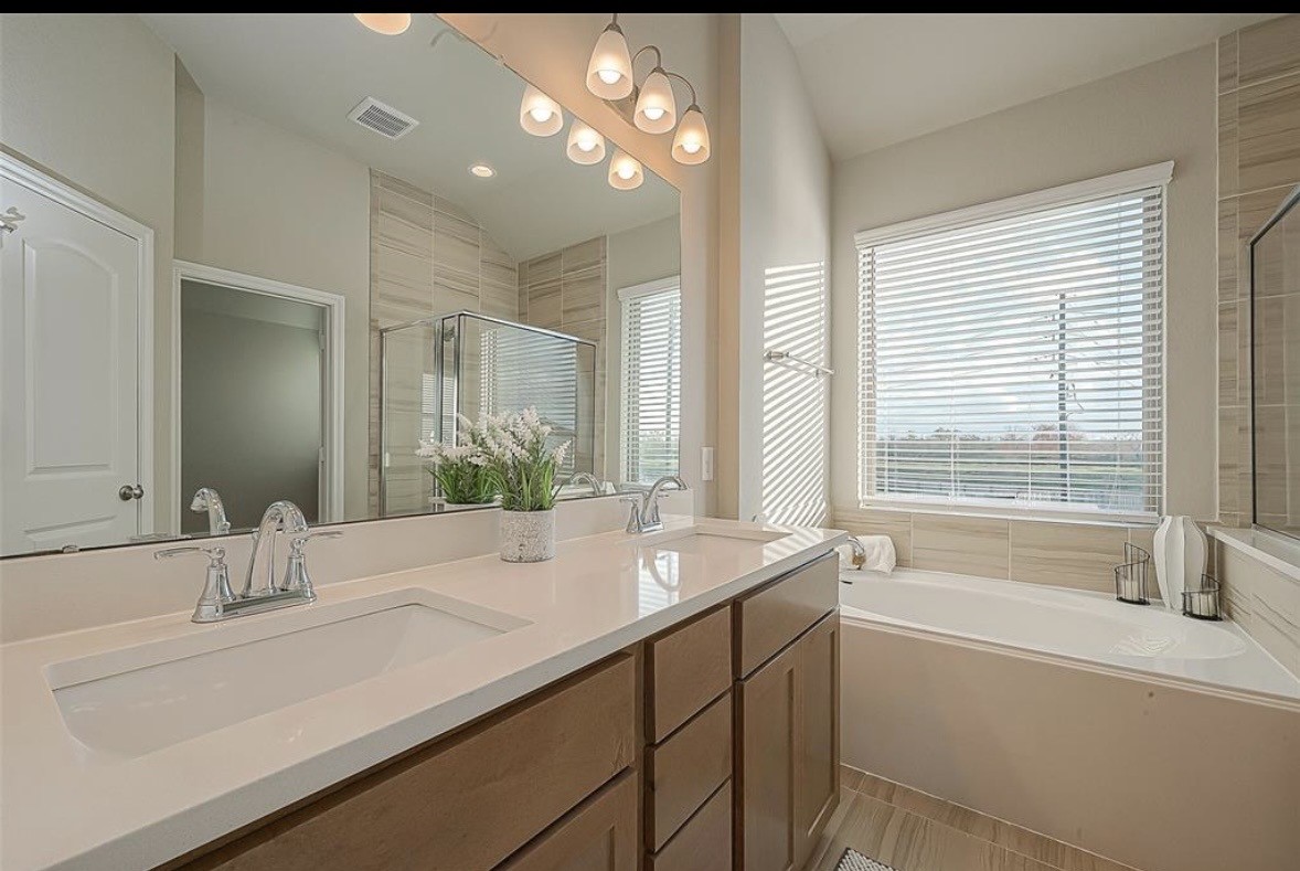 8700 Laurel Crest Drive Property Photo 17