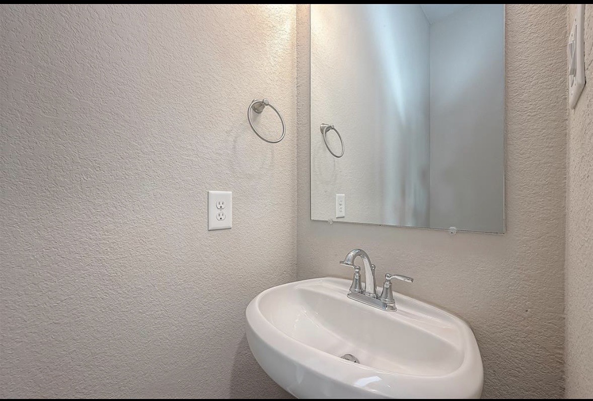 8700 Laurel Crest Drive Property Photo 20