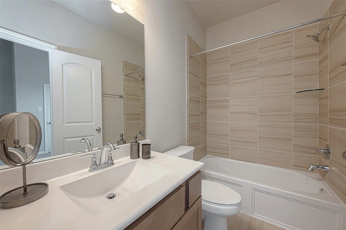 8700 Laurel Crest Drive Property Photo 21
