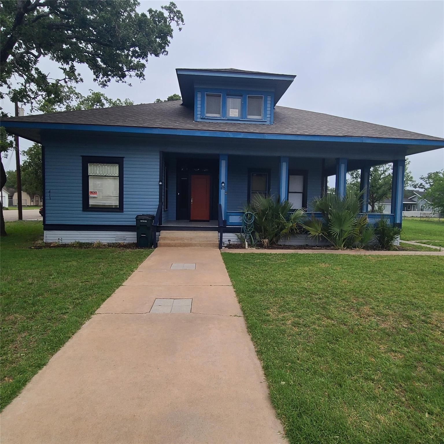 615 E Washington Street, Giddings Tx 78942 Property Photo 1