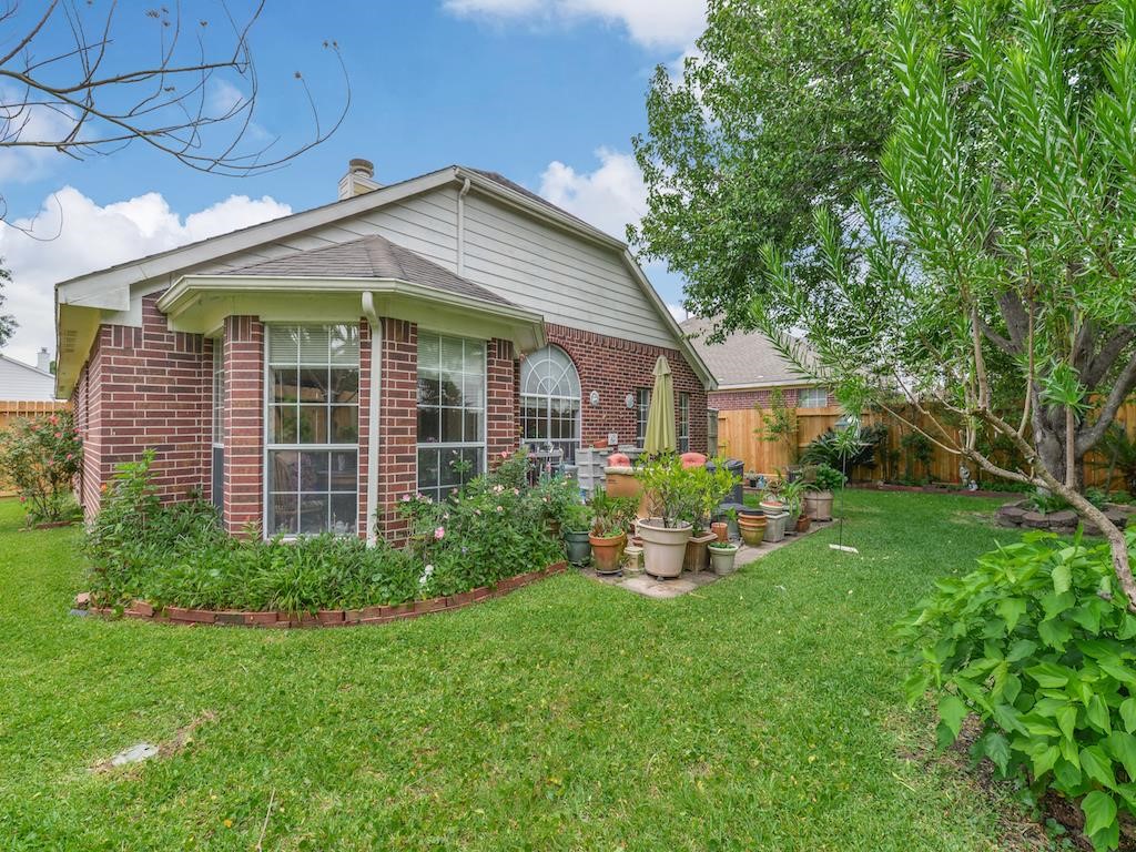 1511 Lamplight Trail Dr Property Photo 18