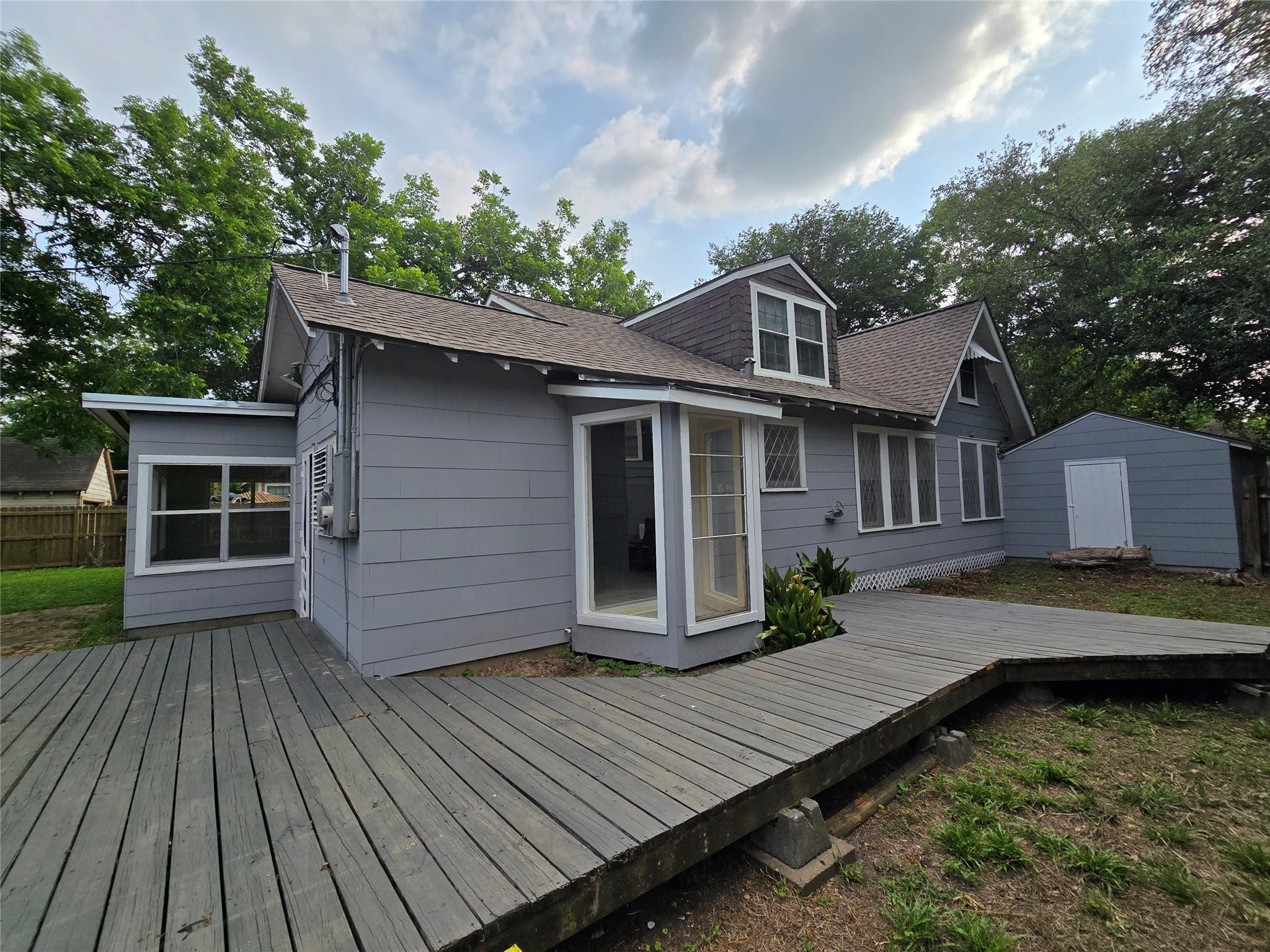 2909 Ave G Property Photo 5