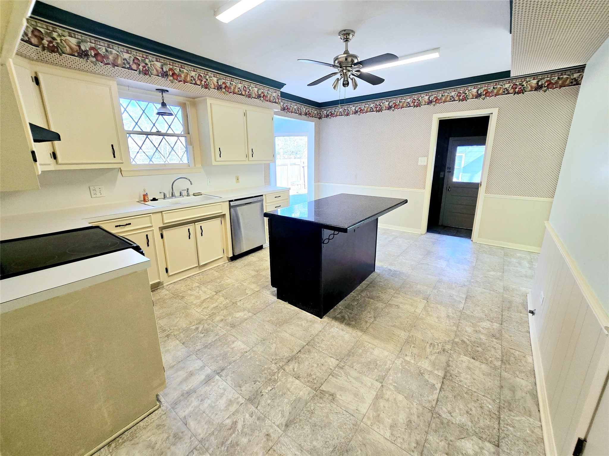 2909 Ave G Property Photo 11