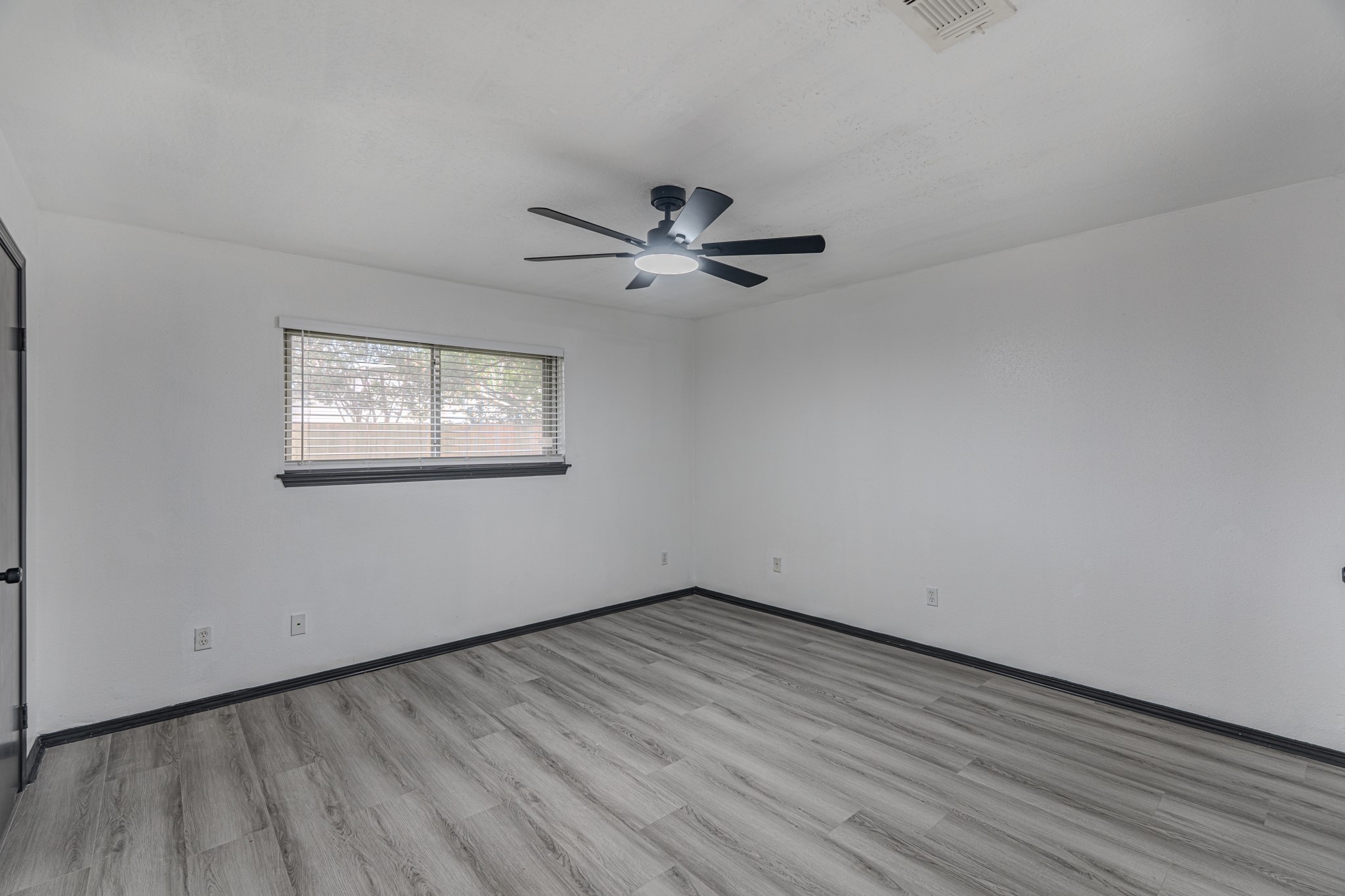 22015 Singing Spurs Drive Property Photo 14