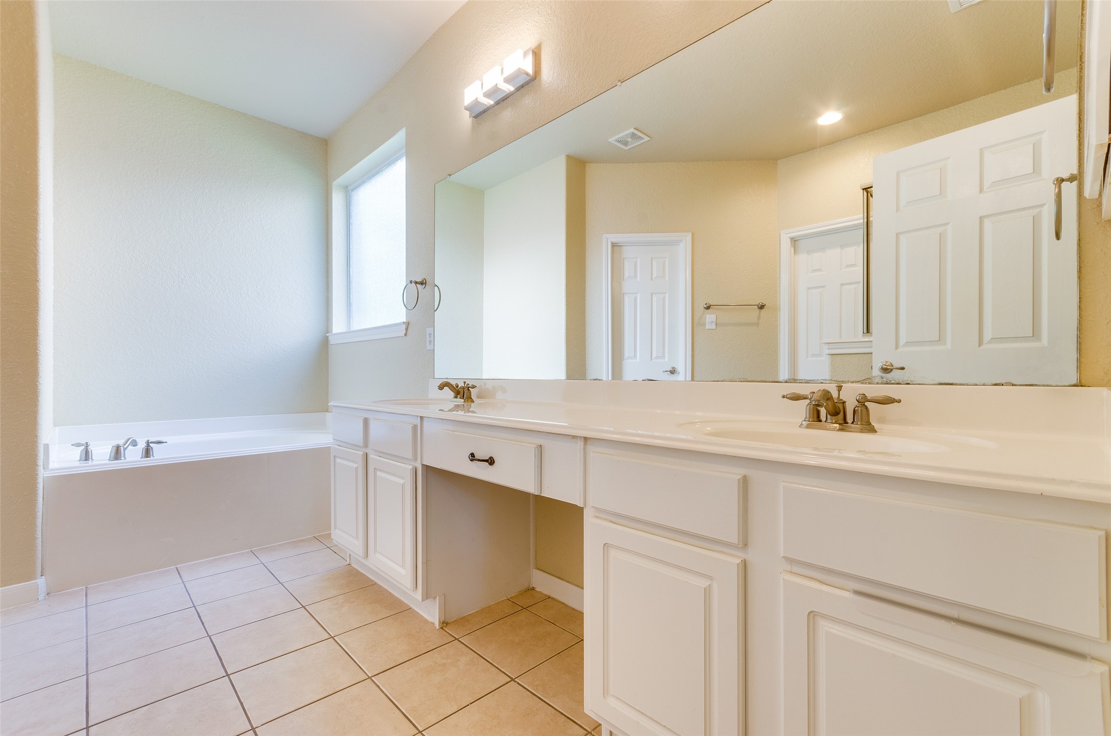 10 Caelin Court Property Photo 24