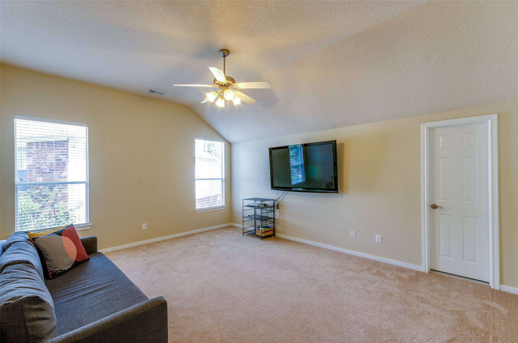 10 Caelin Court Property Photo 27