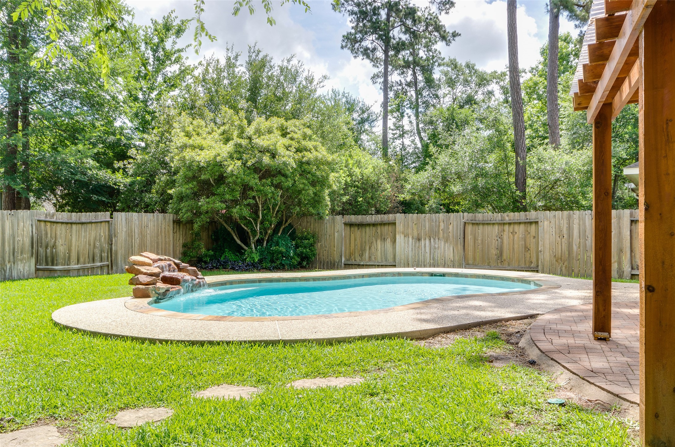 10 Caelin Court Property Photo 38