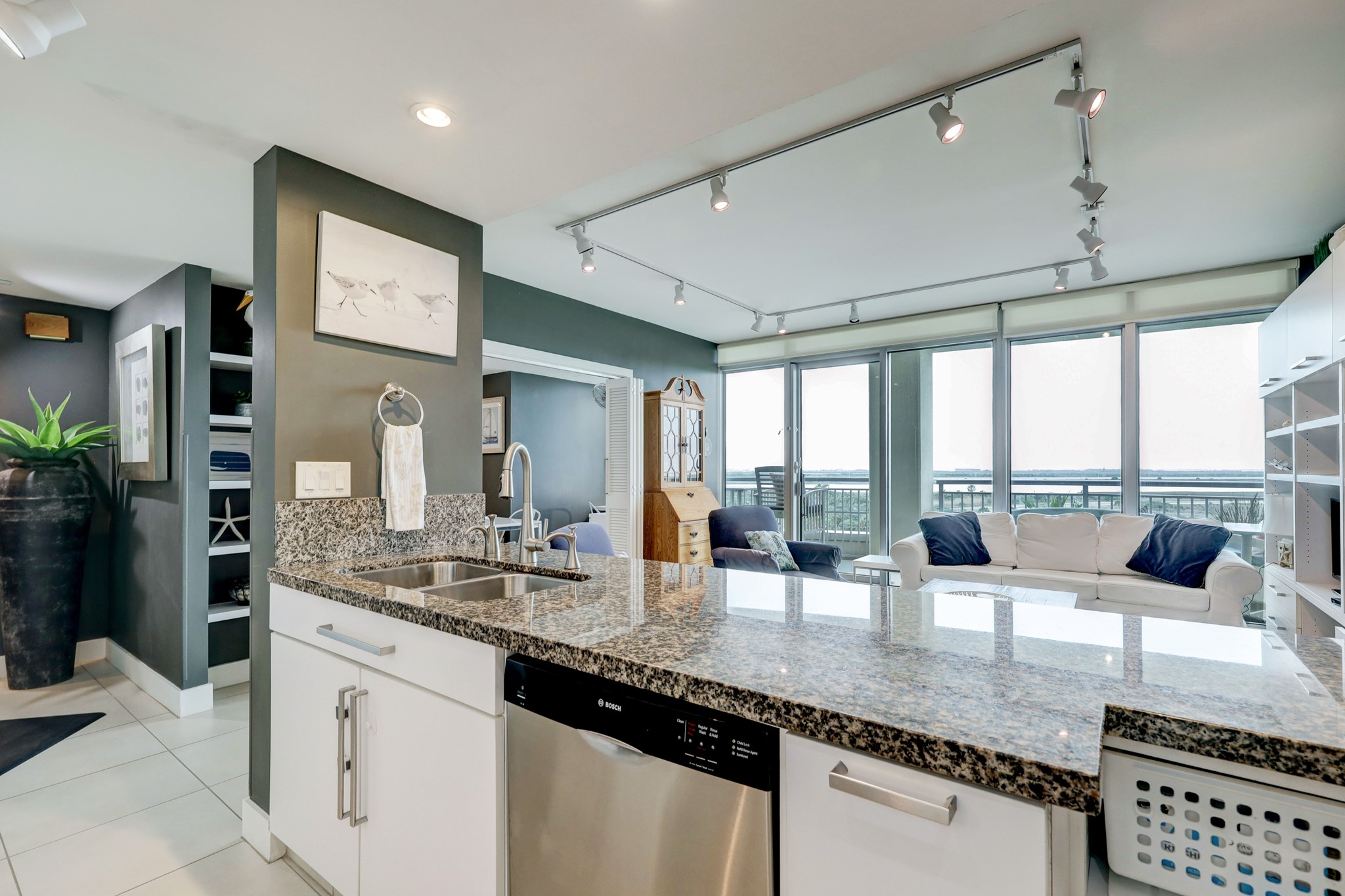 801 E Beach Drive Bc0412 Property Photo 4