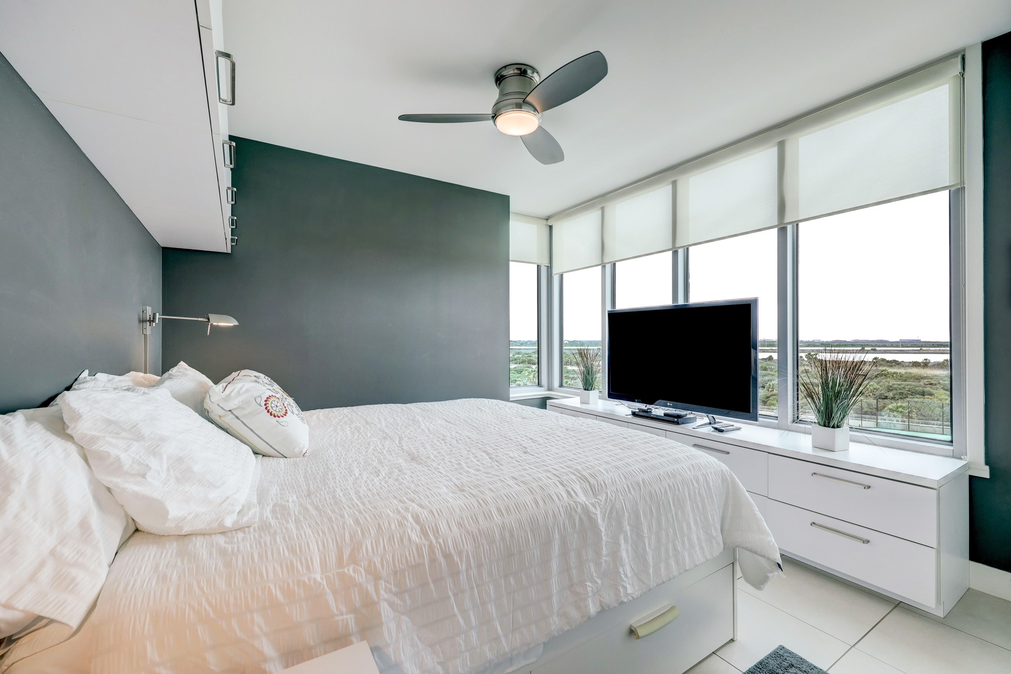 801 E Beach Drive Bc0412 Property Photo 6