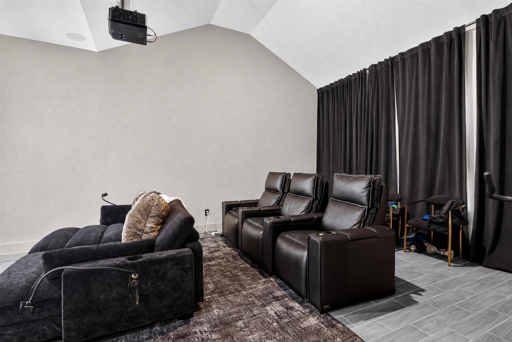4507 Woodgate Court Property Photo 14