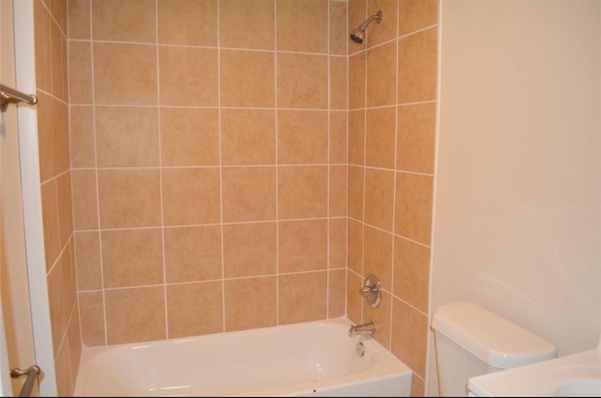 3007 Grovey Street B Property Photo 14