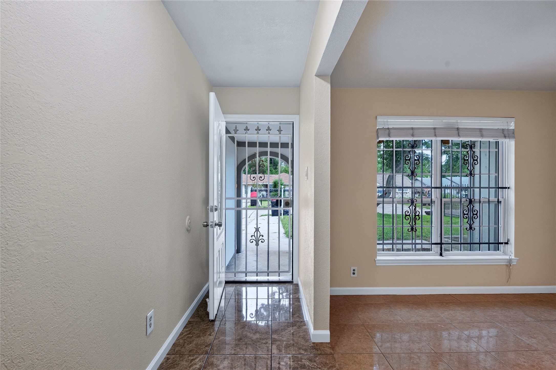 5210 Sandydale Lane Property Photo 4