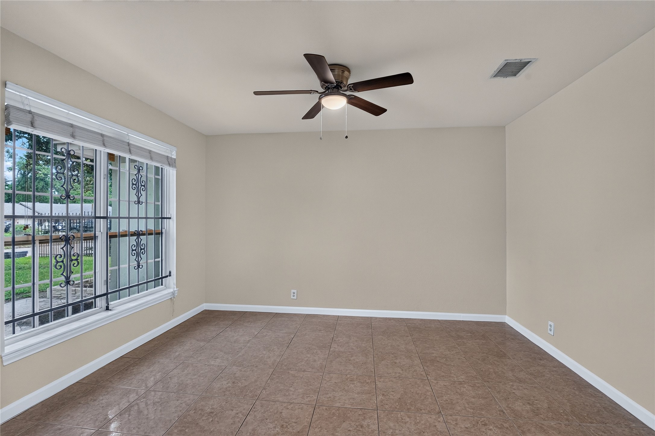 5210 Sandydale Lane Property Photo 5