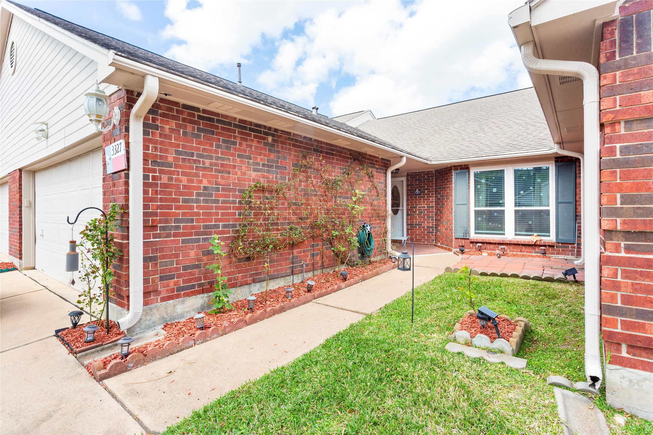 3327 S Country Meadows Property Photo