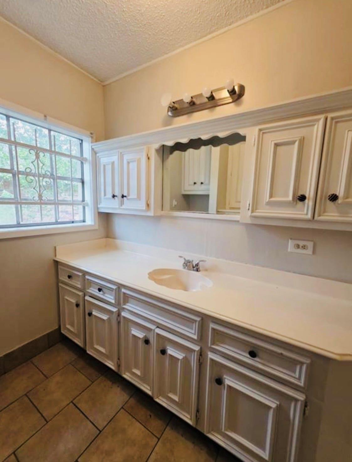 6109 Saxon Drive A Property Photo 13