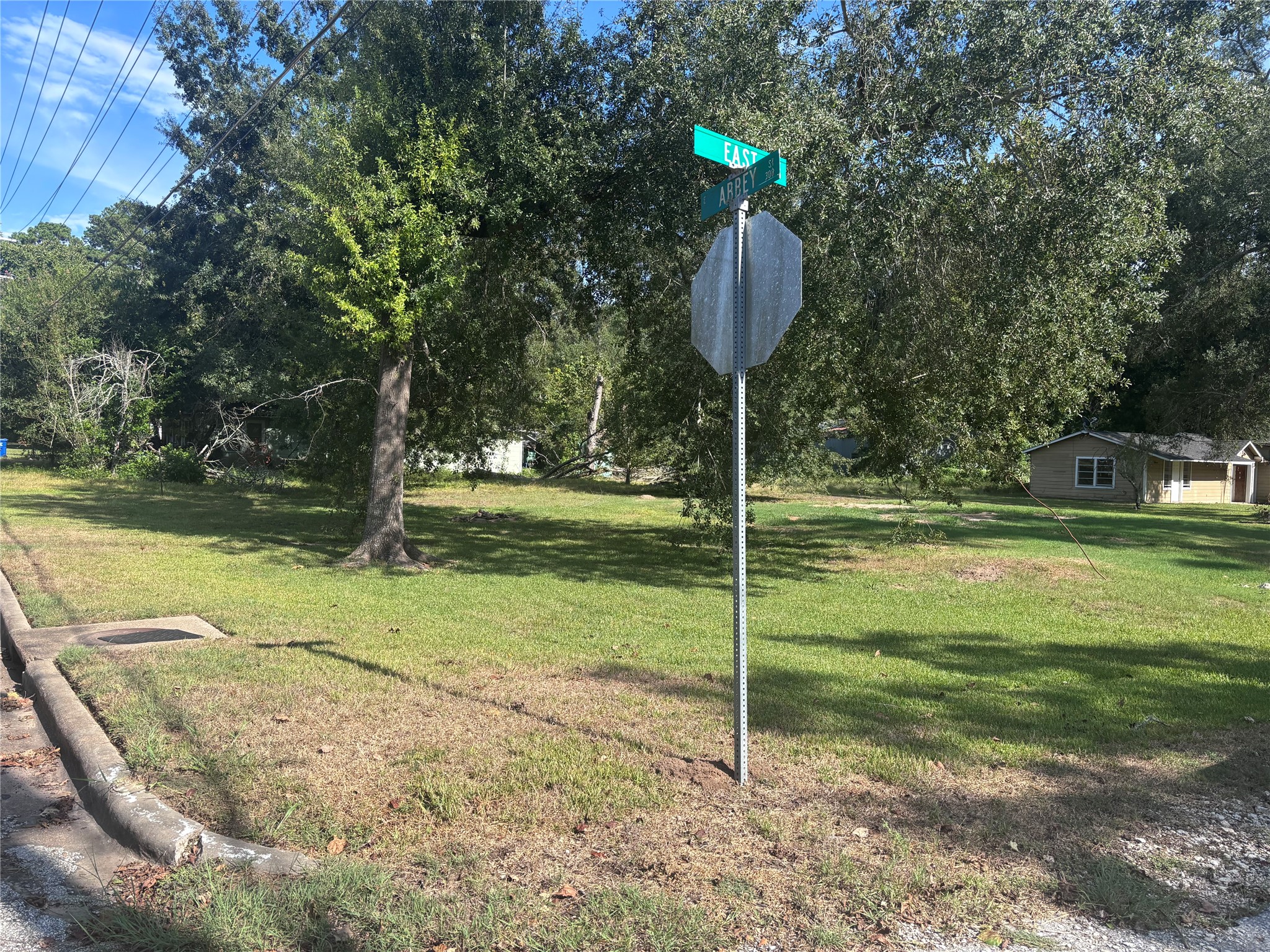 404 E Abbey Street Property Photo 1